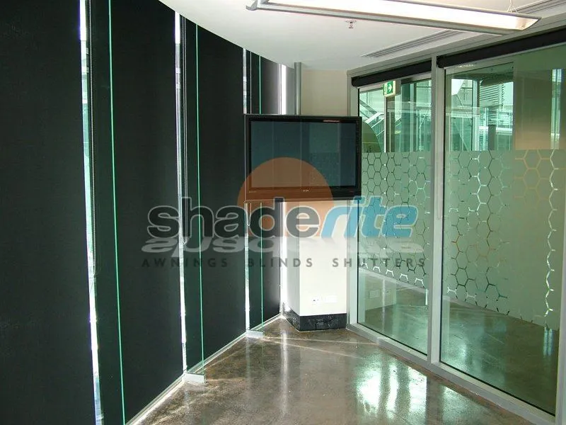 Sunscreen blind installation, Sydney